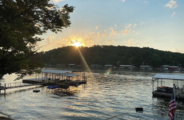 NEW deck! 6BR Lakefront home. 4100sq ft. Extra parking. Open slip.