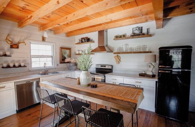 NEW! Designer COZY cabin in Blue Ridge, GA!