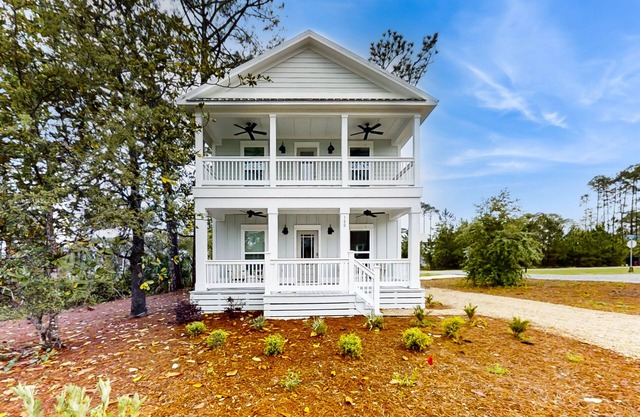 New dog-friendly home near beach & golf with pool, arcade game, decks, W/D, AC