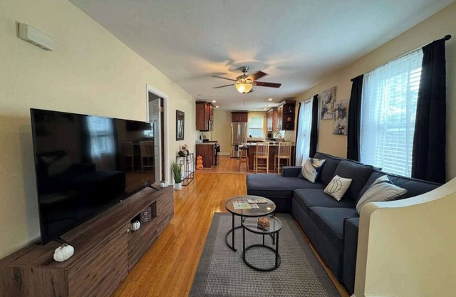 NEW Downtown Central Salem Retreat 2bd W/ parking