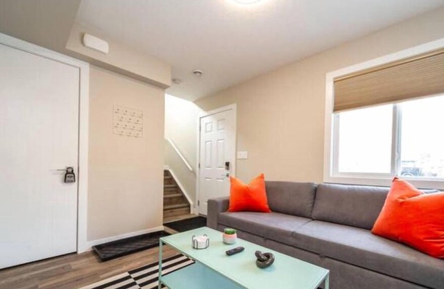 NEW - Euro-Style Suite - Whyte Ave/Clean/A/C/NFLX/Sleeps6n