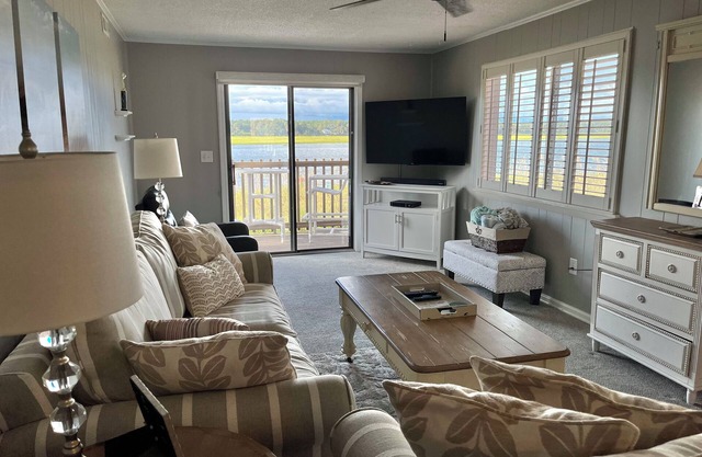 NEW FOR 2024! 1st Floor, 2BR-2BA Renovated Waterfront Condo @ Inlet Point Villas