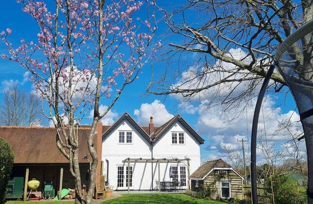 New Forest Cottage nestled alongside Limewood, Lyndhurst