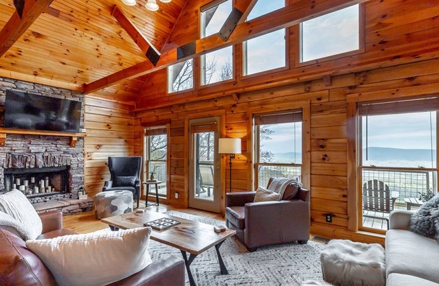 NEW! Fox Creek Lodge | Cabin W/ Gorgeous Mtn Views