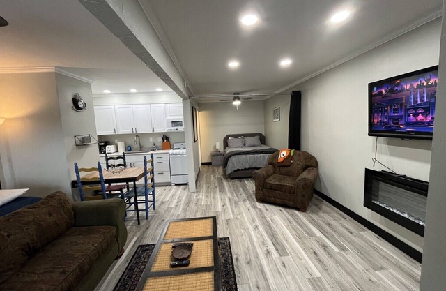 NEW FULLY REMODELED 1 BEDROOM/1 BATH-SLEEPS 4 IN BIG SKY MEADOWS