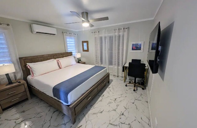 NEW Fully Renovated - Close to Beaches & Shopping!