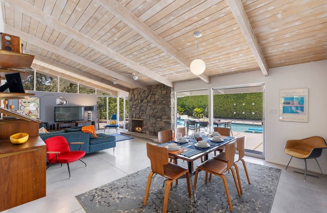 NEW: Fun and Fabulous Renovation in Twin Palms