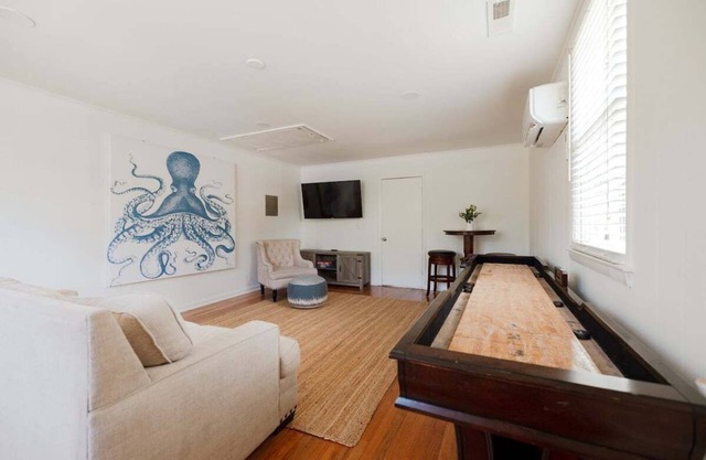 New! Game Room + Close to Beach