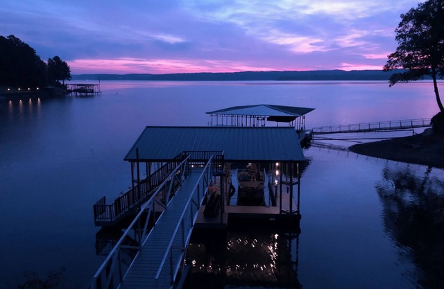 NEW! Gorgeous Lake Front Home With Beautiful Views of Pickwick Lake