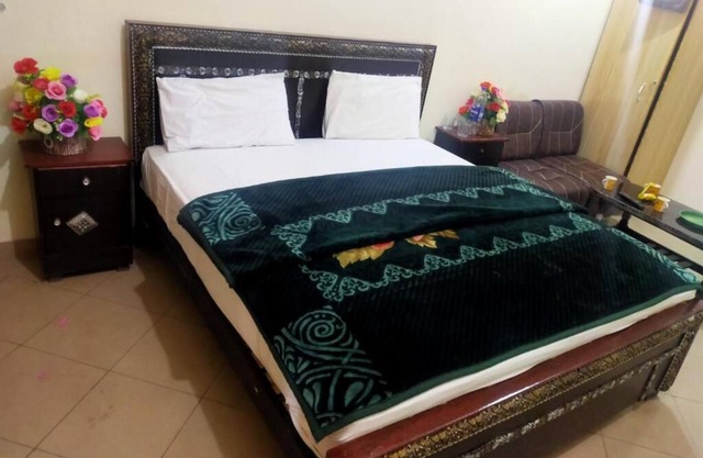 New Hajveri Hotel Lahore