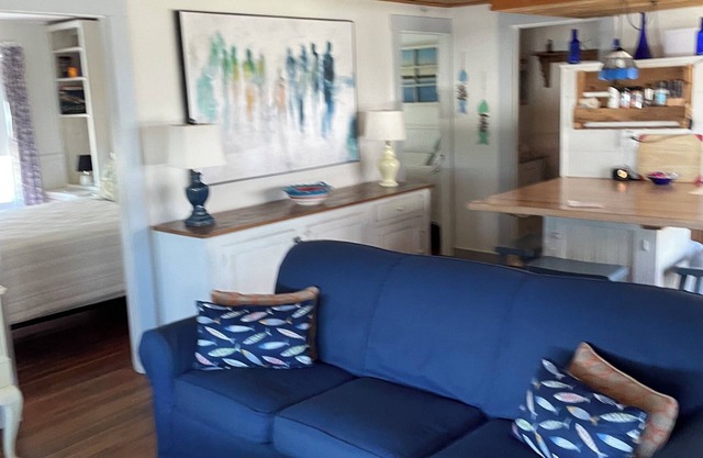 New here! Beautiful North Truro 2bd Bayside! Steps to beach & Ptown bus.