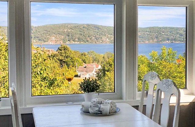 NEW: Holiday home with sauna - hot tub - lake view renovated 2022