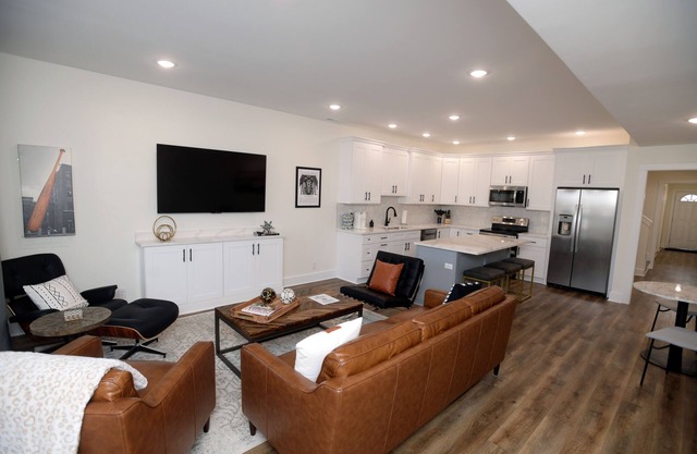 NEW HOME-Location! UofL, Churchill Downs, EXPO, Downtown, NULU