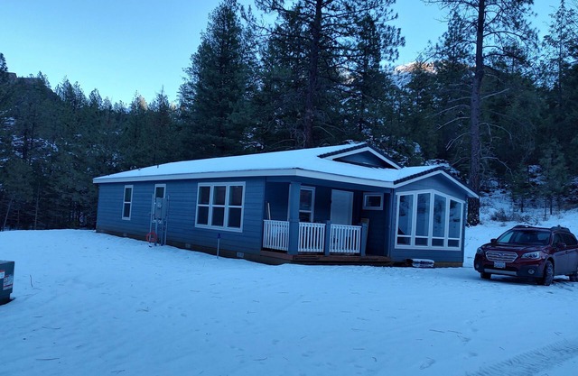New home on acreage, motorhome hookup, 4 miles from free boat ramp.