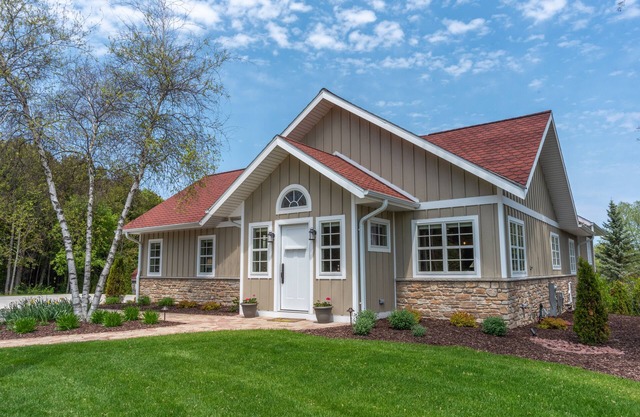 New home sleeps 10 downtown Fish Creek!