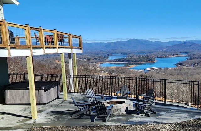 New Hot tub, Firepit, and 5 mins to Lake Chatuge, breathtaking views