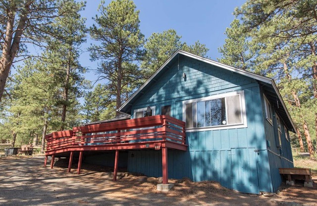New Hot Tub! Updated Cabin, Walk to Estes Park