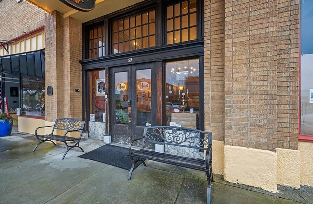 NEW! Hotel Cathlamet Room 218 - Queen Suite