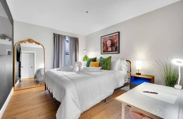 NEW Hotte Suite 1b Condo, just off the strip