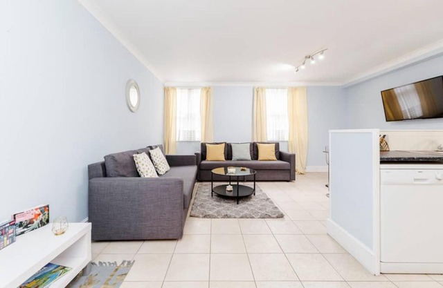 New House 10 minutes to Tower Bridge! 8 people!