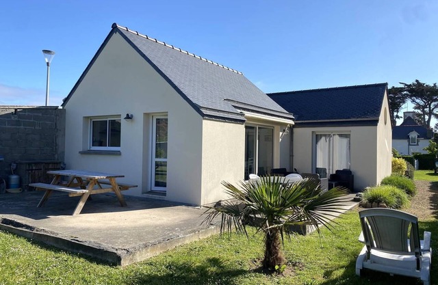 New house on one level 100m from the sea and 200m from Coz-Pors in TREGASTEL