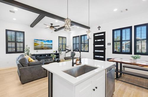 NEW! Houston Cozy Getaway Near Stadiums & Downtown