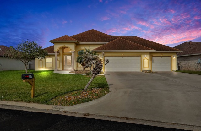 NEW! Huge Modern Golf House W Resort Amenities 20% OFF first 3 bookings