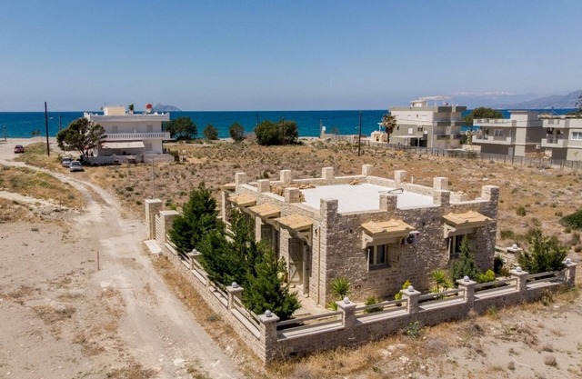 New July 2020: Beautiful modern stone house, garden, on the beach