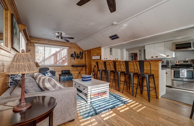 New Lakefront Home sleeps 14 with dock.