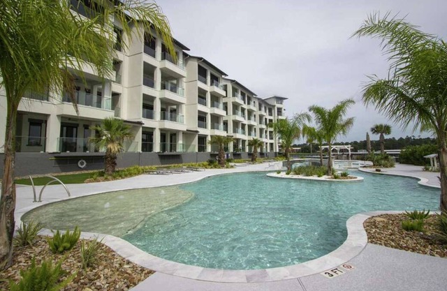 New Lakeside 3bdrm/ 3 bath condo with boat slip