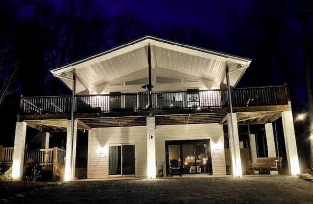 NEW! Laurel Lookout! A luxurious mountain getaway!