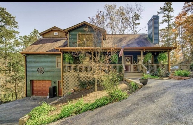 New listing - Beautiful cabin on Talking Rock Creek with mountain views