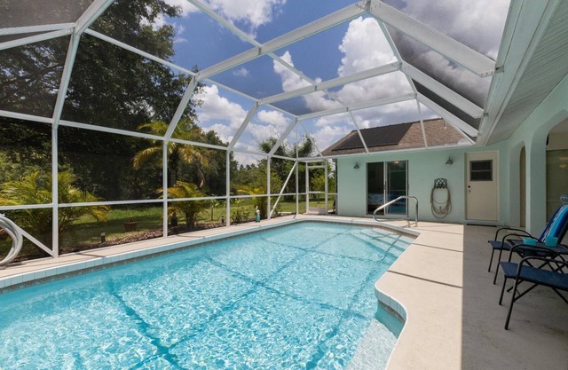 New Listing! Charlotte Harbor Area Resort, 120mi to Disney & 134mi to Universal - GRH518257