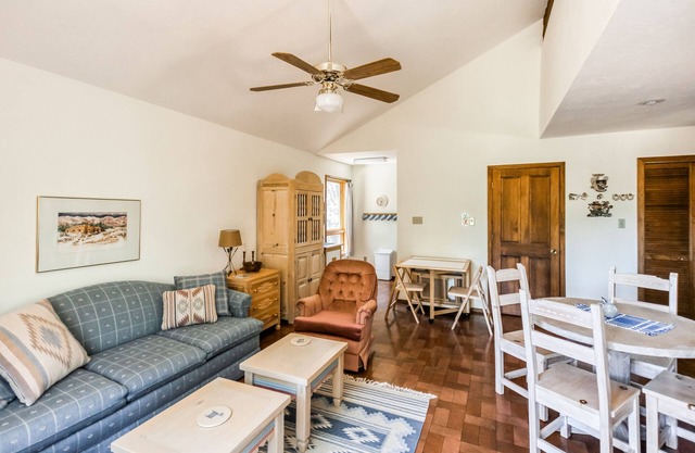 New listing! Cozy home in secluded location w/ loft & gorgeous scenery!