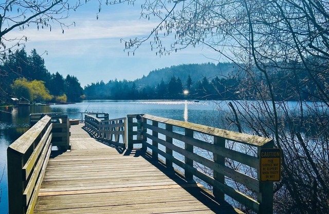 New Listing! Cozy one bedroom beach retreat with easy access to everything !