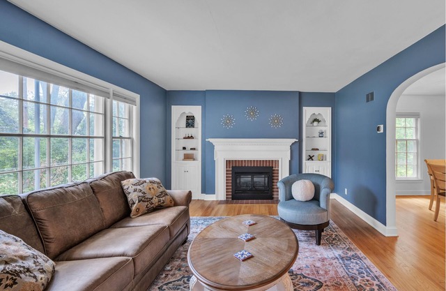 NEW LISTING! Entire House for Rent Fully Equipped Walking Distance