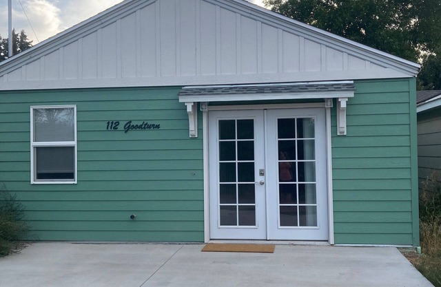 NEW LISTING Goodturn Cottage in Quiet Neighborhood