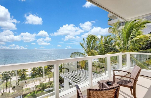 New Listing - Gorgeous Fontainebleau Sorrento 1BR