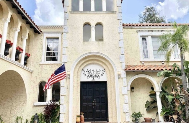 NEW LISTING! ☀️ Great Gatsby Pool Mansion. HEATED JACUZZI!!