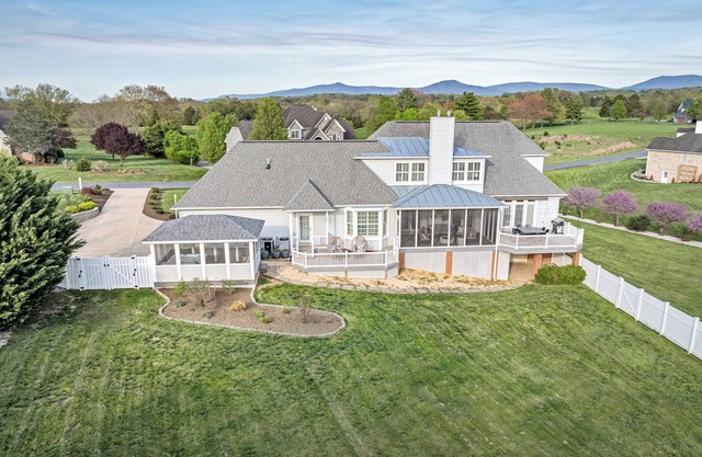 ☆New Listing☆ Hot Tub ◇ Movie Room ◇ Game Room ◇ Fire Pit ◇ Dog-friendly