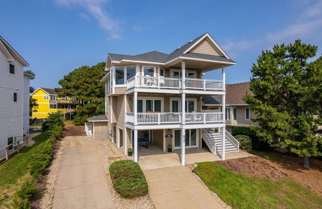 New Listing, Hot Tub, Pool, Sound Side, Distant Ocean Views, Game Room,
