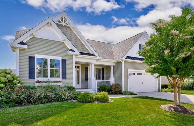 New Listing:in the Coastal Club Community with Resort-Style Amenites *Pet