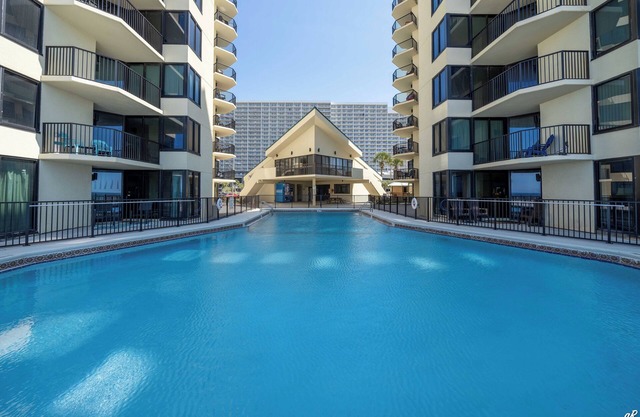 New Listing! Last-min Fall Getaway Special! Beachfront w/Beach Chairs provided!