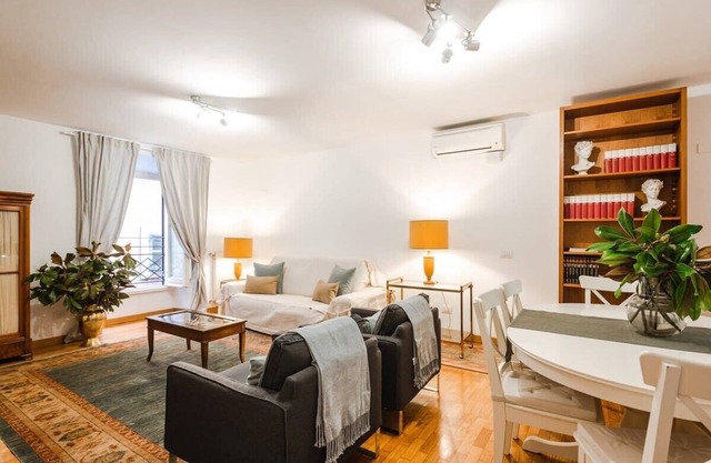 New Listing: La Magnolia, A/C, Balcony, Office, Piazza Navona/Spanish Steps