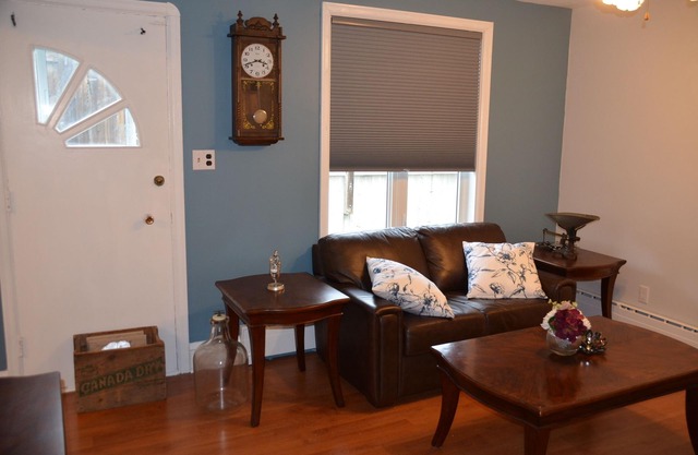 New Listing - Pagnutti Place is a Quiet, Clean and Cozy Home away from Home💕