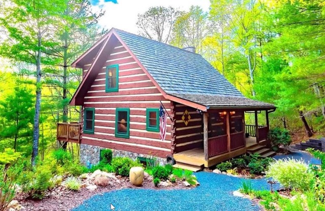 NEW LISTING! Peaceful cabin nestled in the woods.