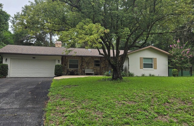 New listing Pet friendly remodeled home offering private Rainbow River access