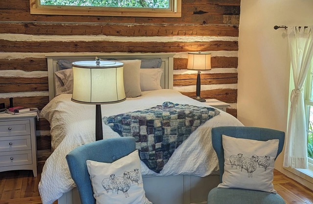 New Listing, Premier Host, Historic Cabin newly remodeled, private, quiet, CLEAN