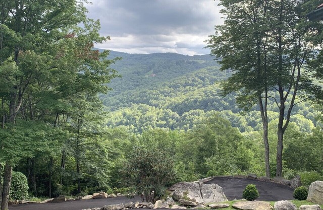 NEW LISTING! Secluded with Gorgeous Views - 4 miles from Beech Mtn Ski Resort