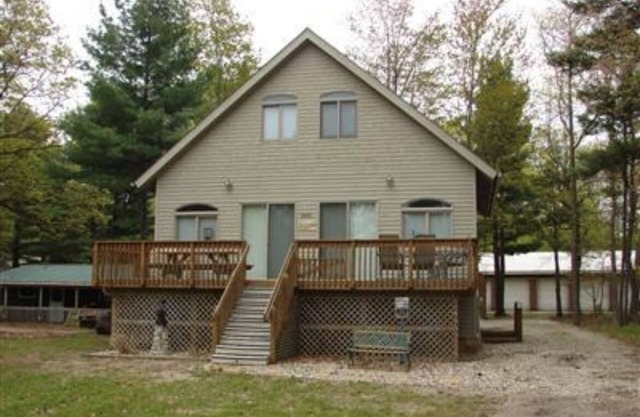 New Listing! Sleeps 15+. Spacious Cottage close to Silver Lake